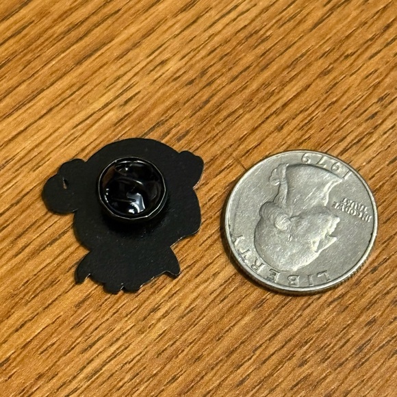 Women’s Accessories Fun Tony Tony Chopper from Anime Series One Piece Enamel Pin - Picture 2 of 2